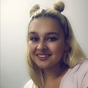 Meet your Posher, Connie